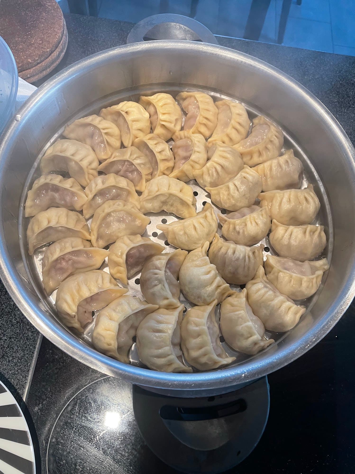 Grosse Charge handgemachter Momo im Dampfgarer